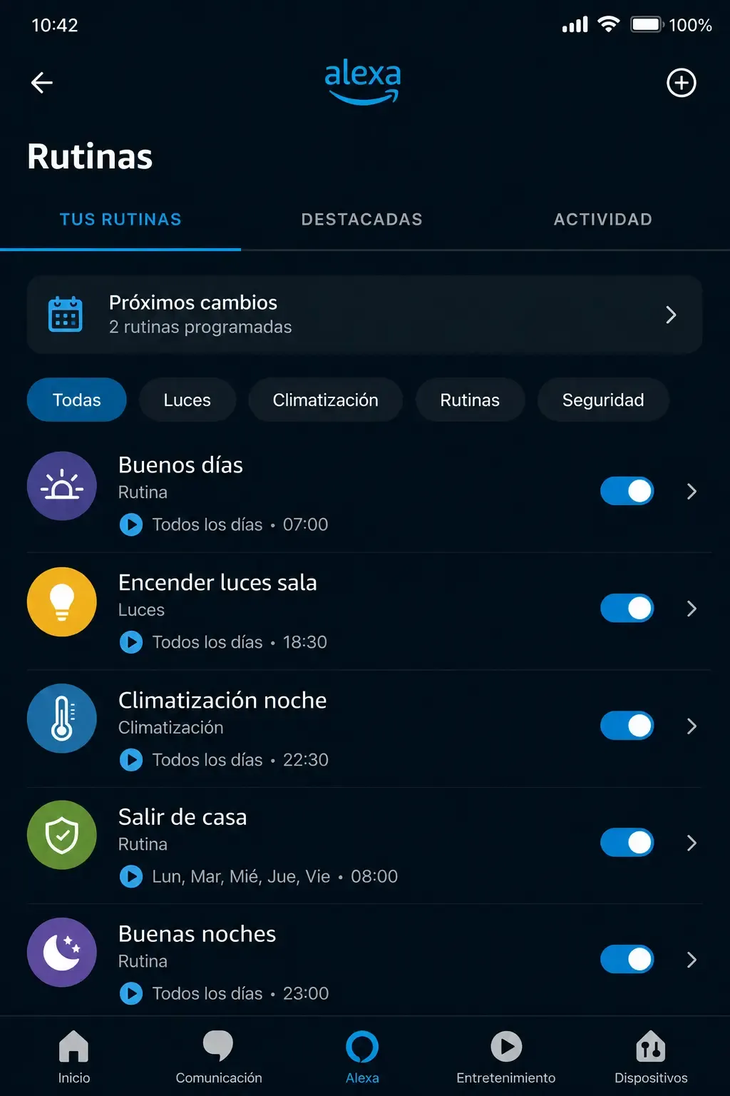 Pantalla de la app Alexa mostrando una lista de automatizaciones programadas: luces, climatización y rutinas.