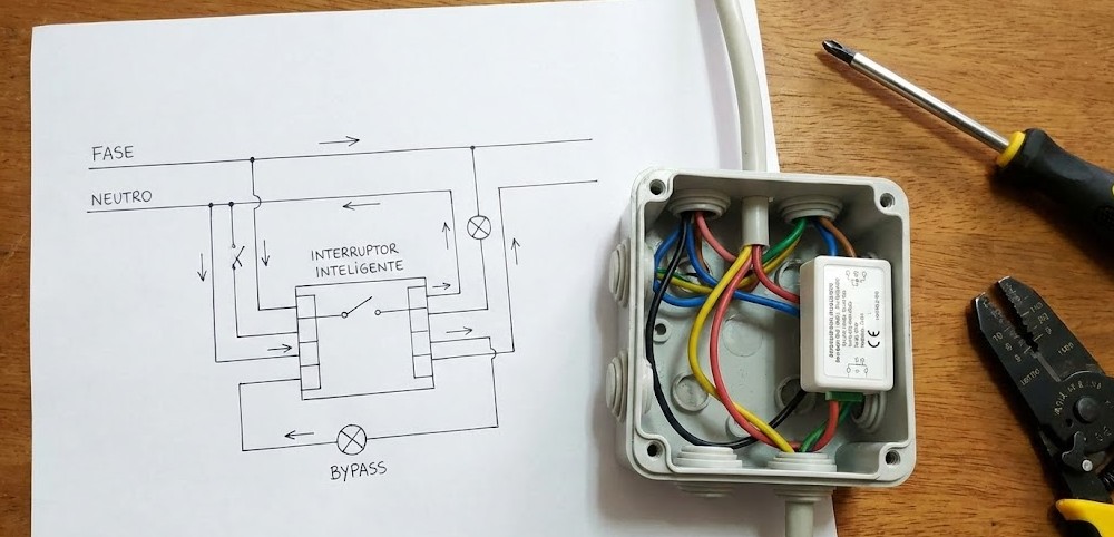 Esquema de instalación del bypass eléctrico Diagrama de cableado eléctrico que muestra la instalación de un bypass en paralelo